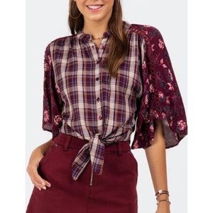 ✨JUST IN✨Floral Plaid Button down Shirt lace